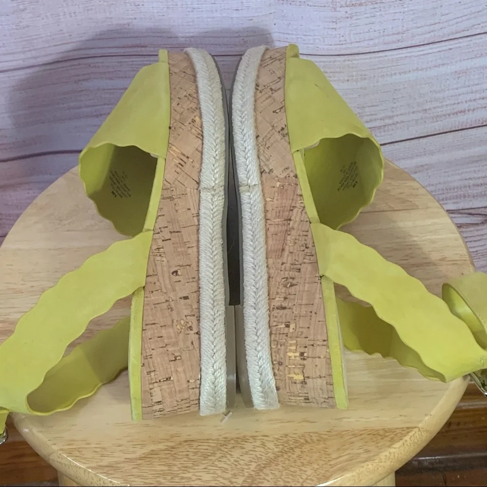 Marc Fisher Faitful Yellow Platform Sandals‎ 9.5M